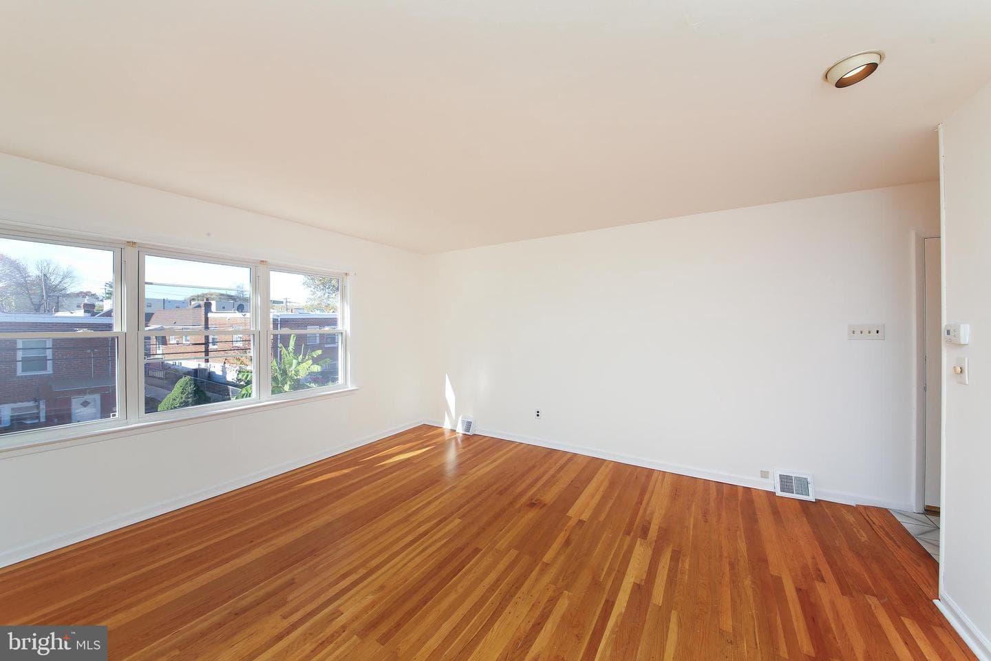 728 Kentwood Street photo 3