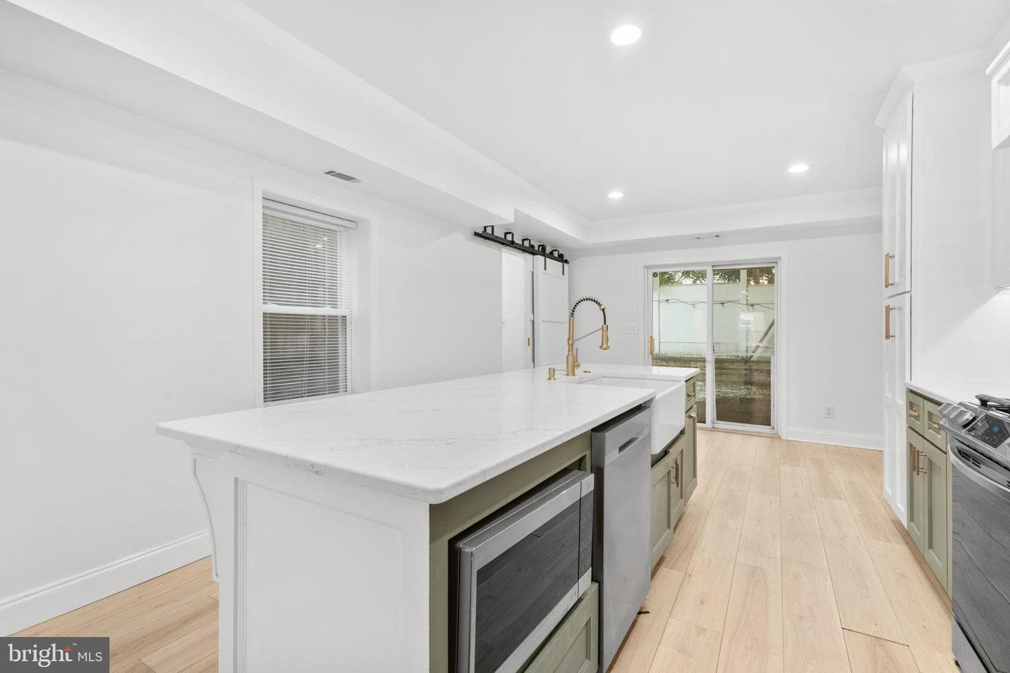 944 N Randolph Street photo 10