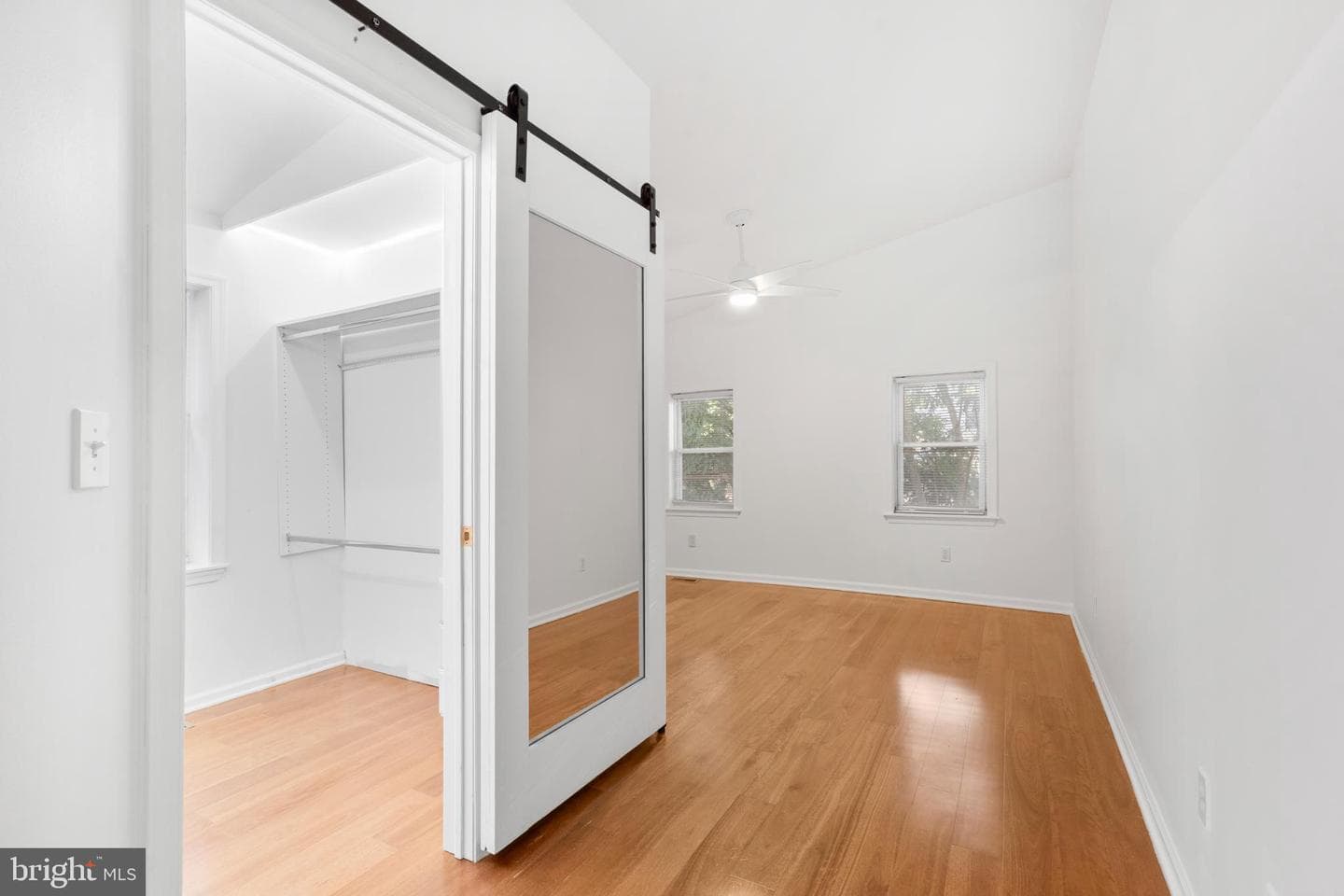 944 N Randolph Street photo 14
