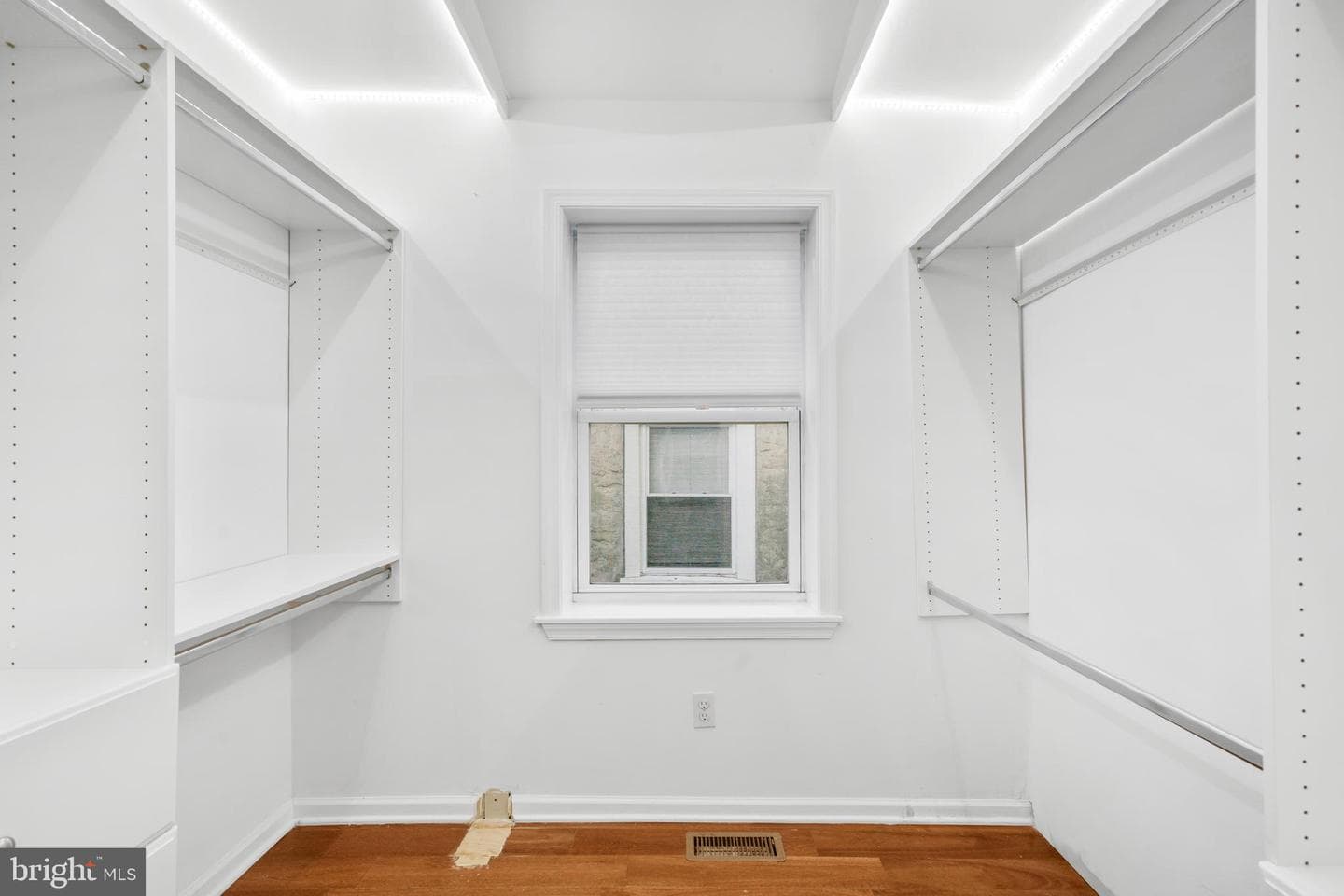 944 N Randolph Street photo 16