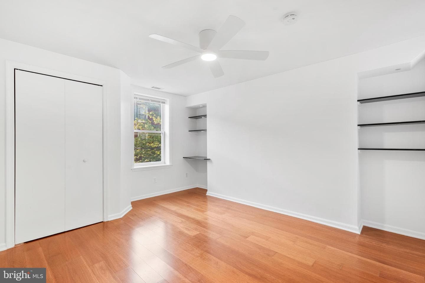 944 N Randolph Street photo 18
