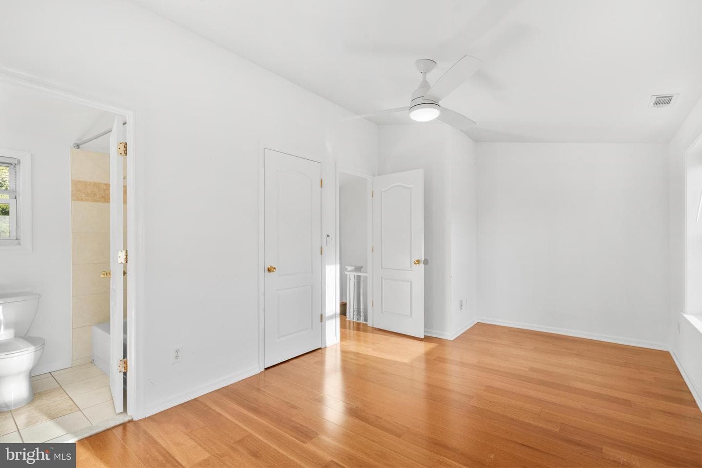 944 N Randolph Street photo 20