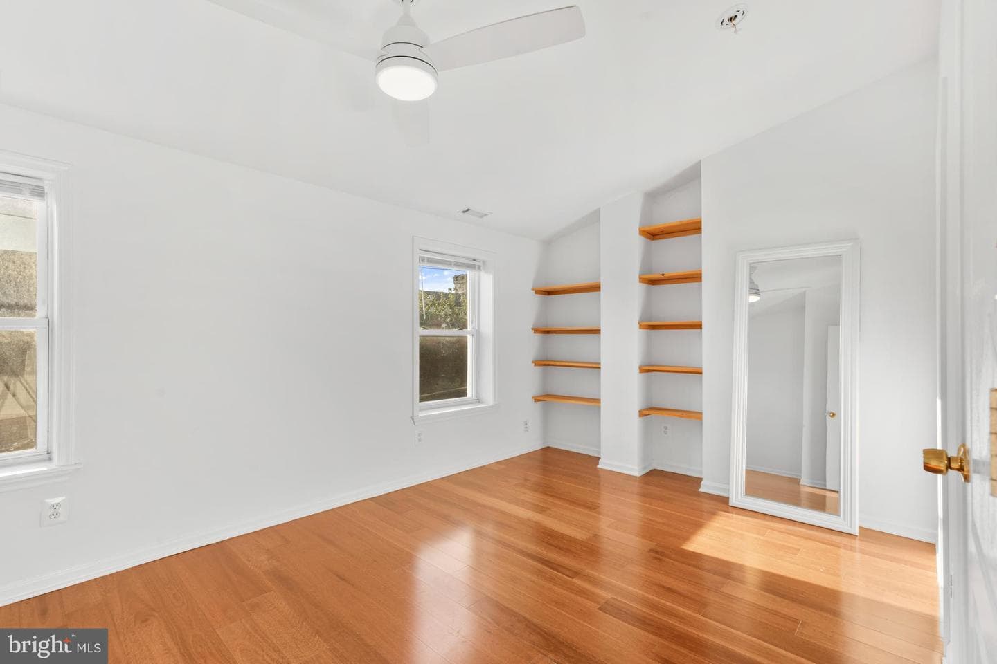 944 N Randolph Street photo 21