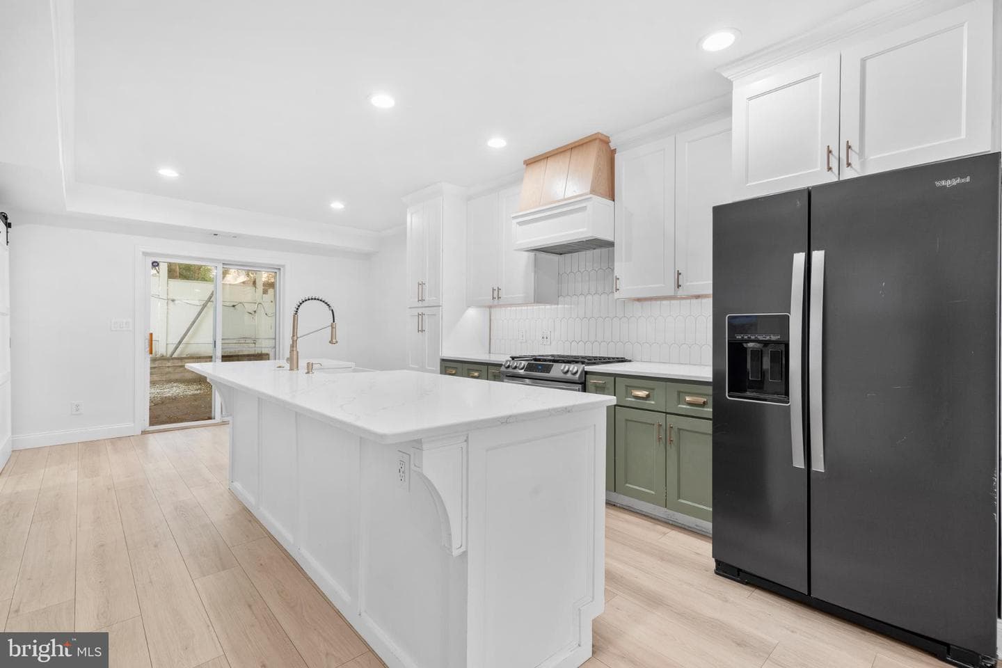 944 N Randolph Street photo 6