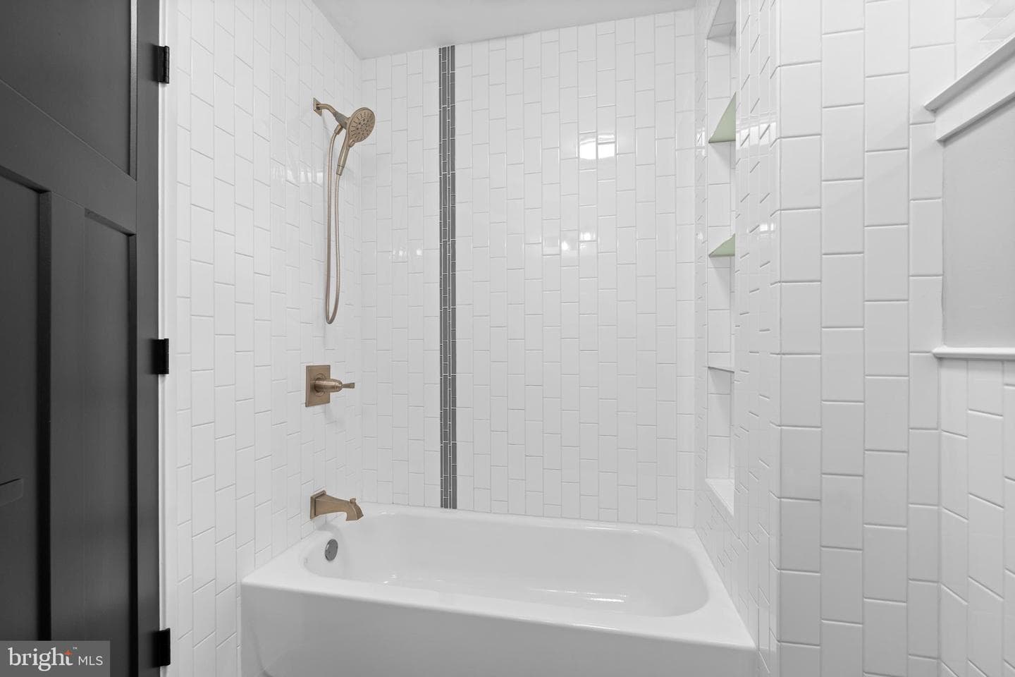 345 Roseberry Street photo 21