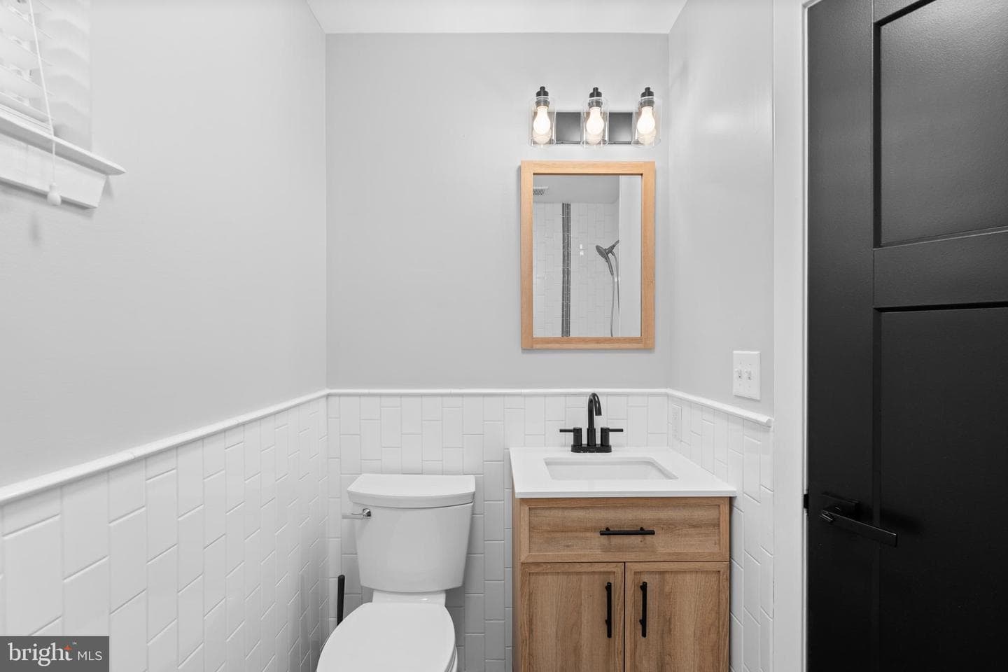 345 Roseberry Street photo 22
