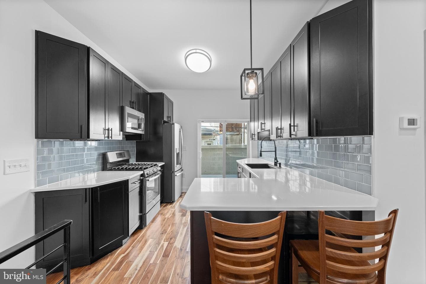 345 Roseberry Street photo 5