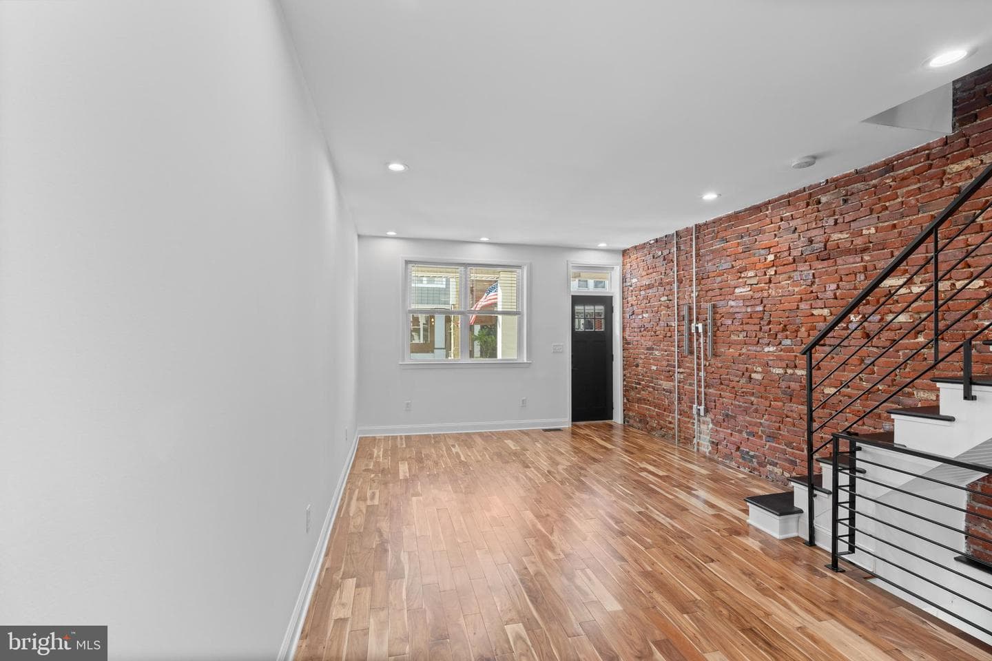 345 Roseberry Street photo 7