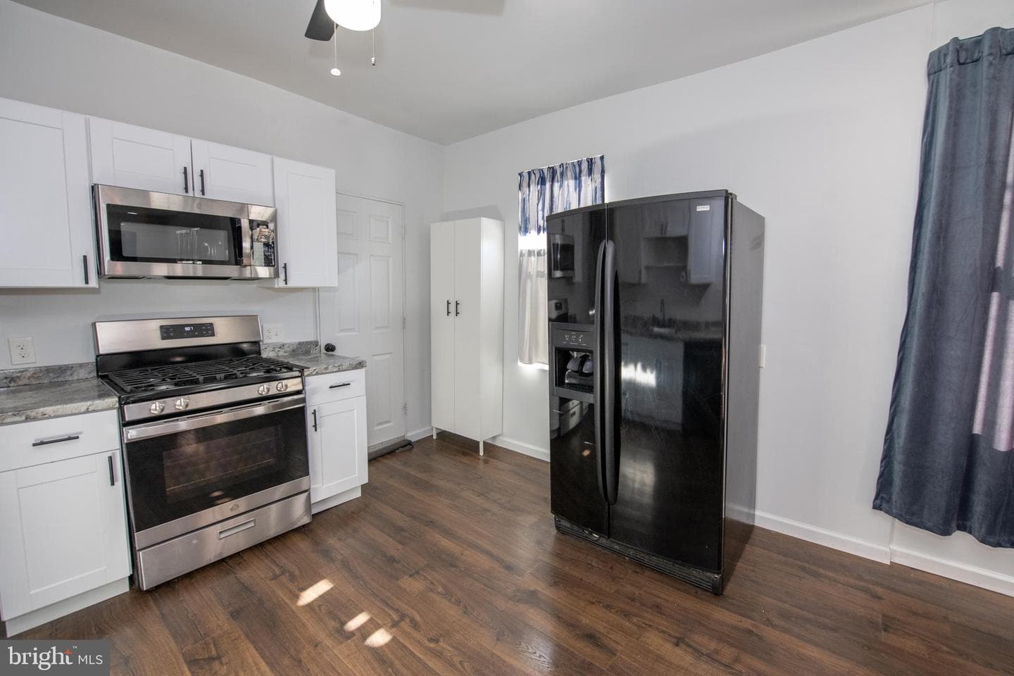 4121 E Howell Street photo 11