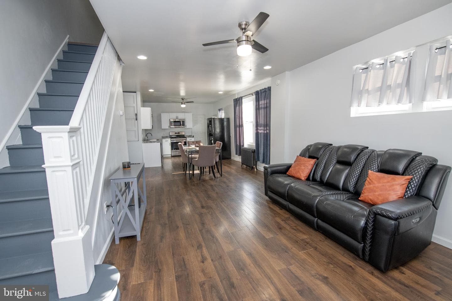 4121 E Howell Street photo 4