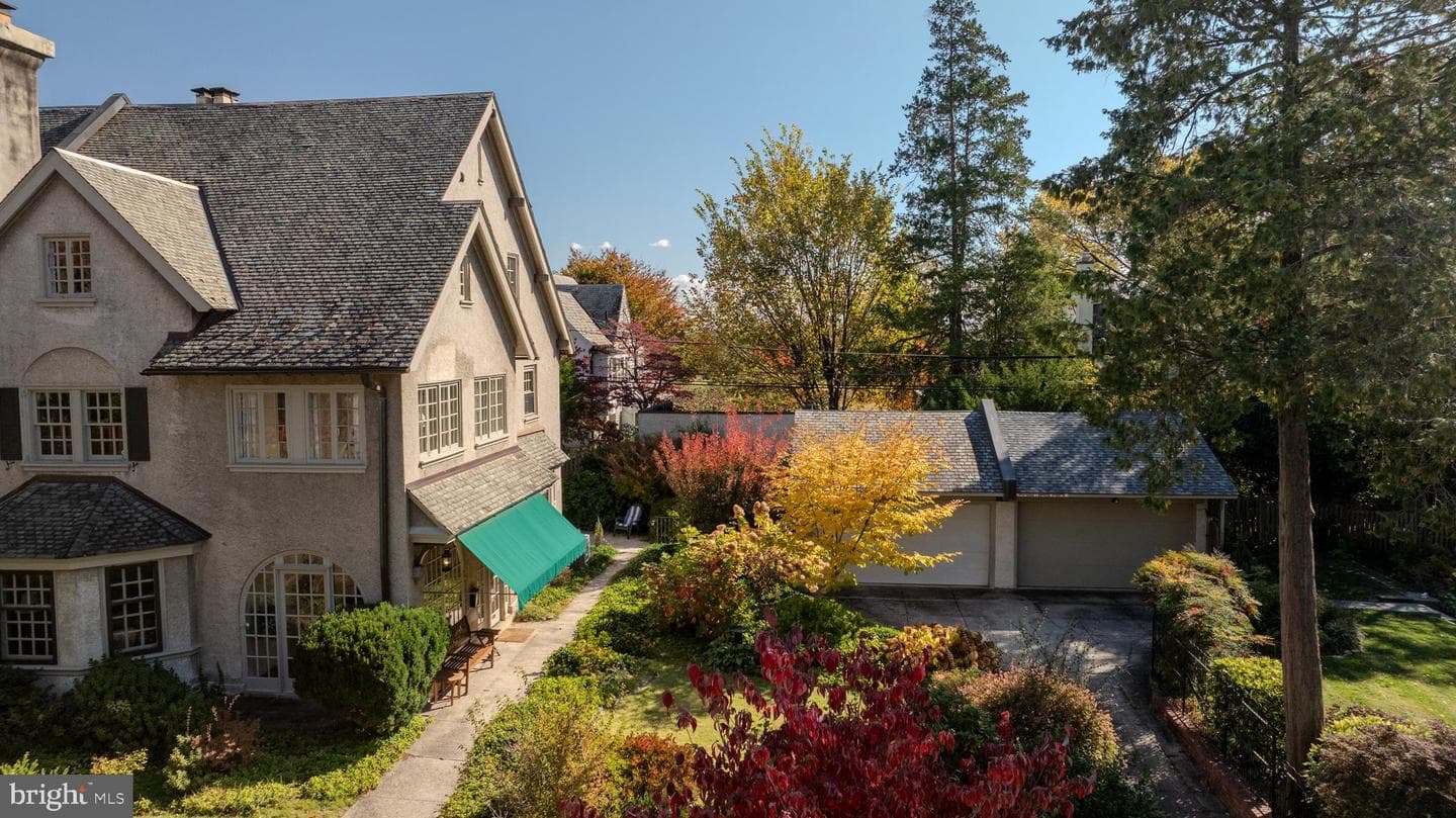 3122 W Penn Street photo 2