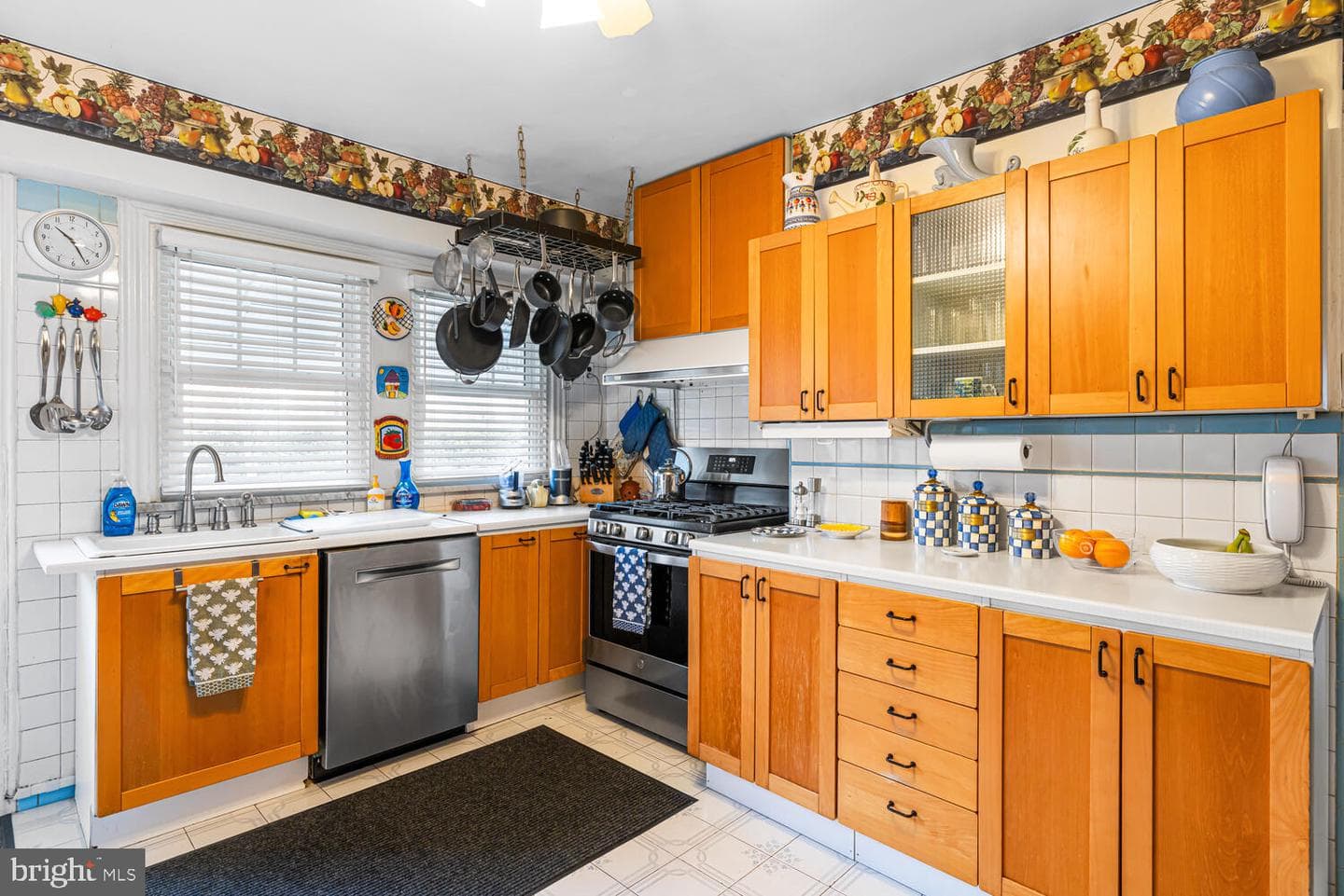 3001 W Queen Lane photo 11
