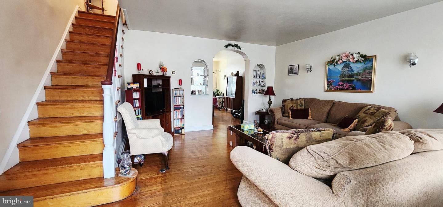 5624 Arbor Street photo 2