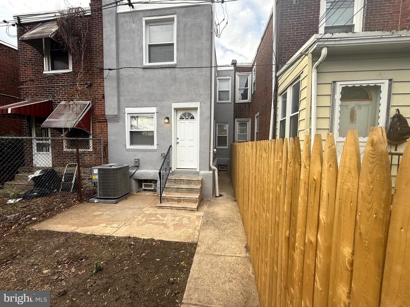 534 E Walnut Lane photo 14