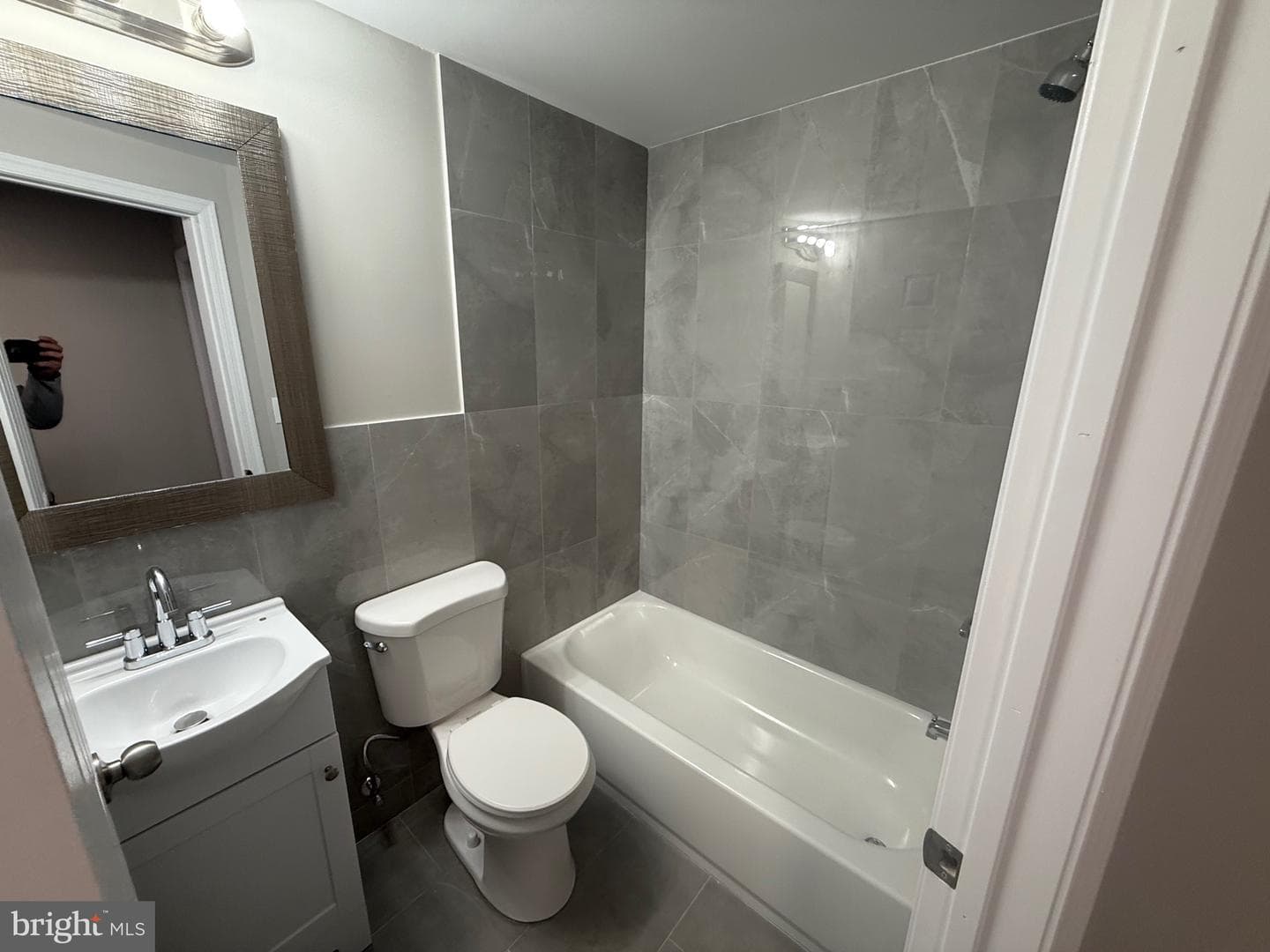 534 E Walnut Lane photo 8