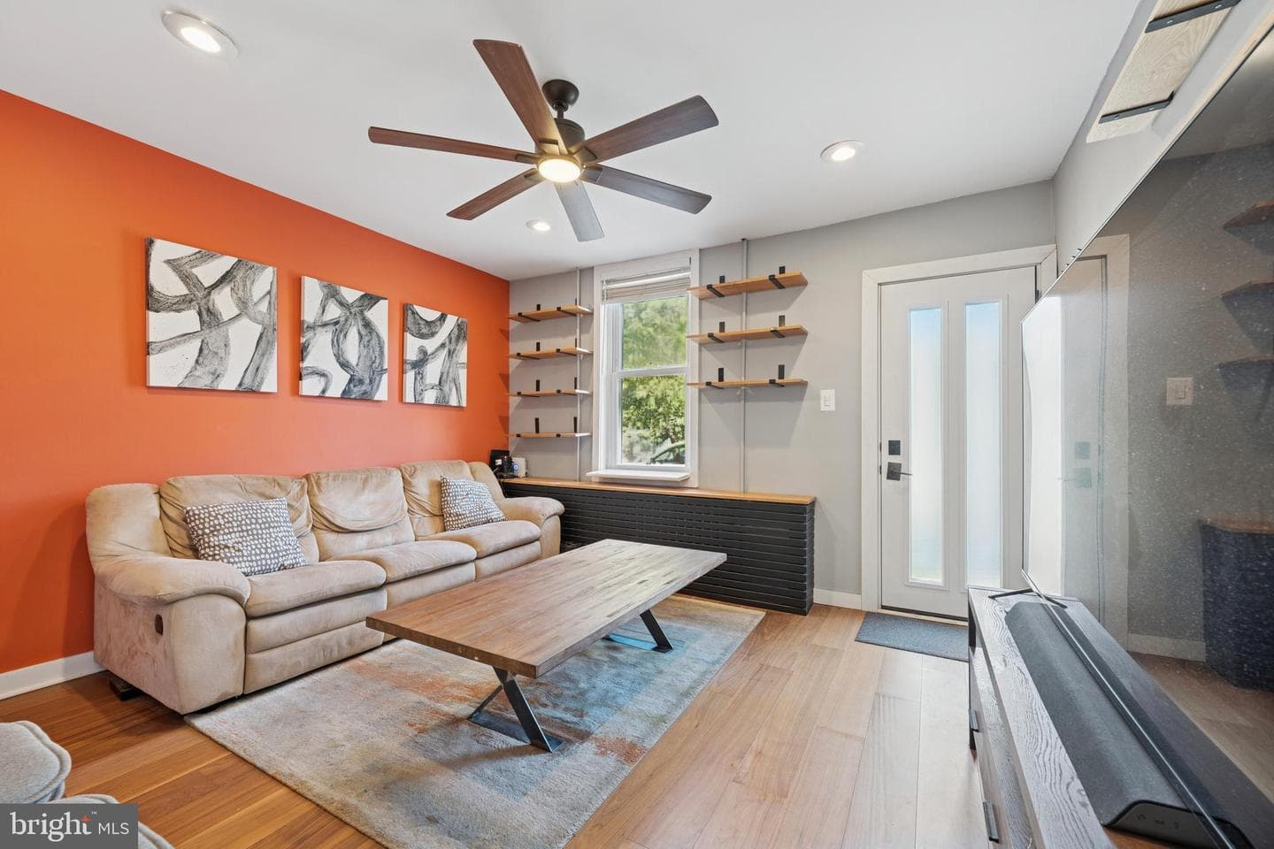 2366 E Fletcher Street photo 4