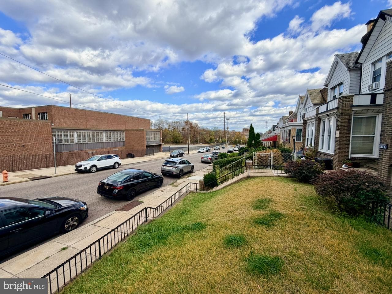 5754 W Oxford Street photo 31