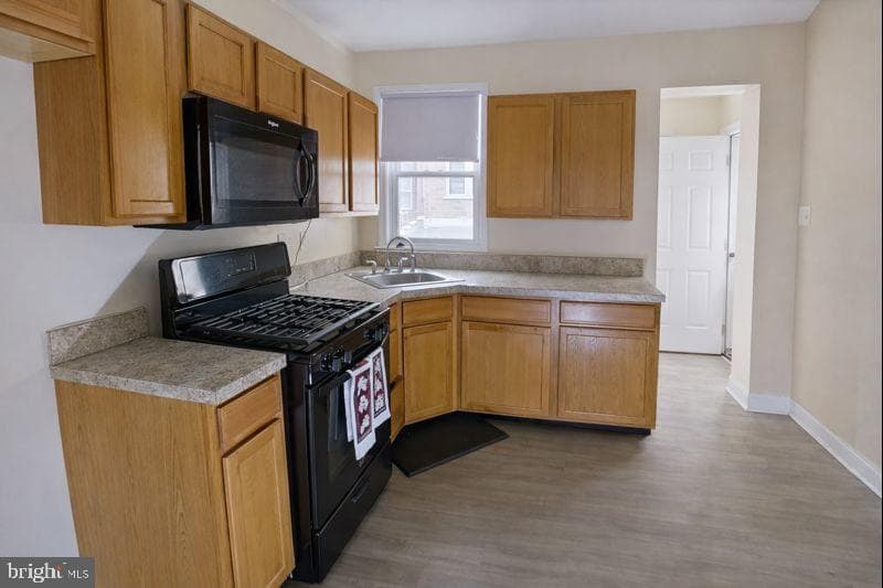 5754 W Oxford Street photo 9