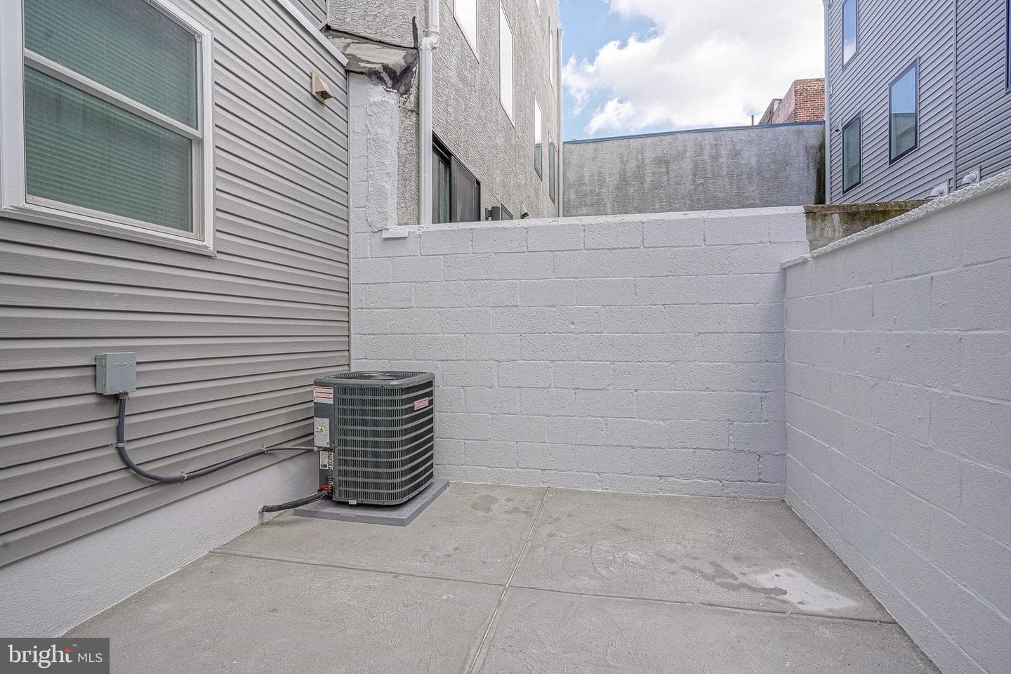 808 Fernon Street photo 14