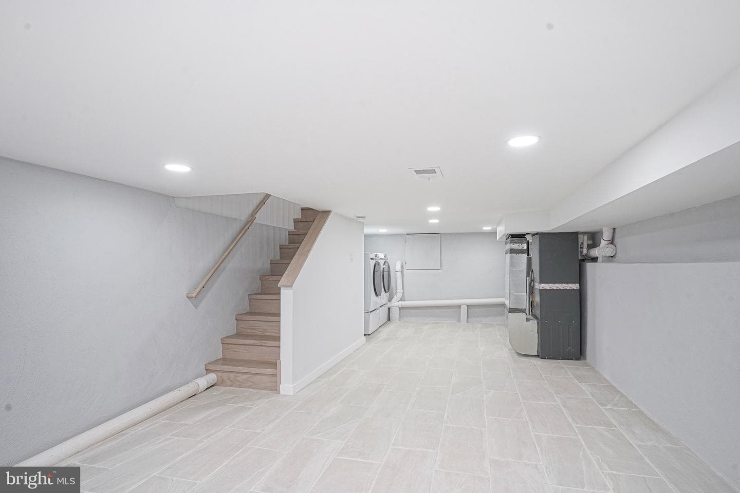 808 Fernon Street photo 29