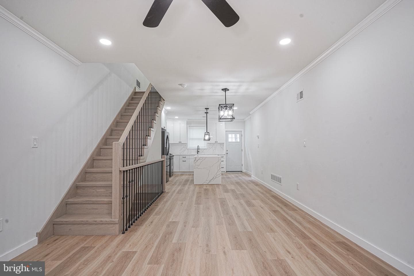 808 Fernon Street photo 4