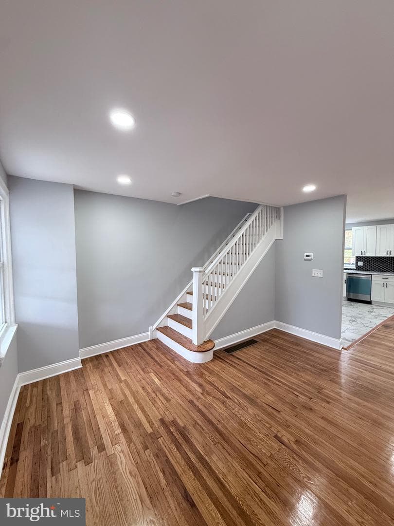 1124 E Stafford Street photo 3