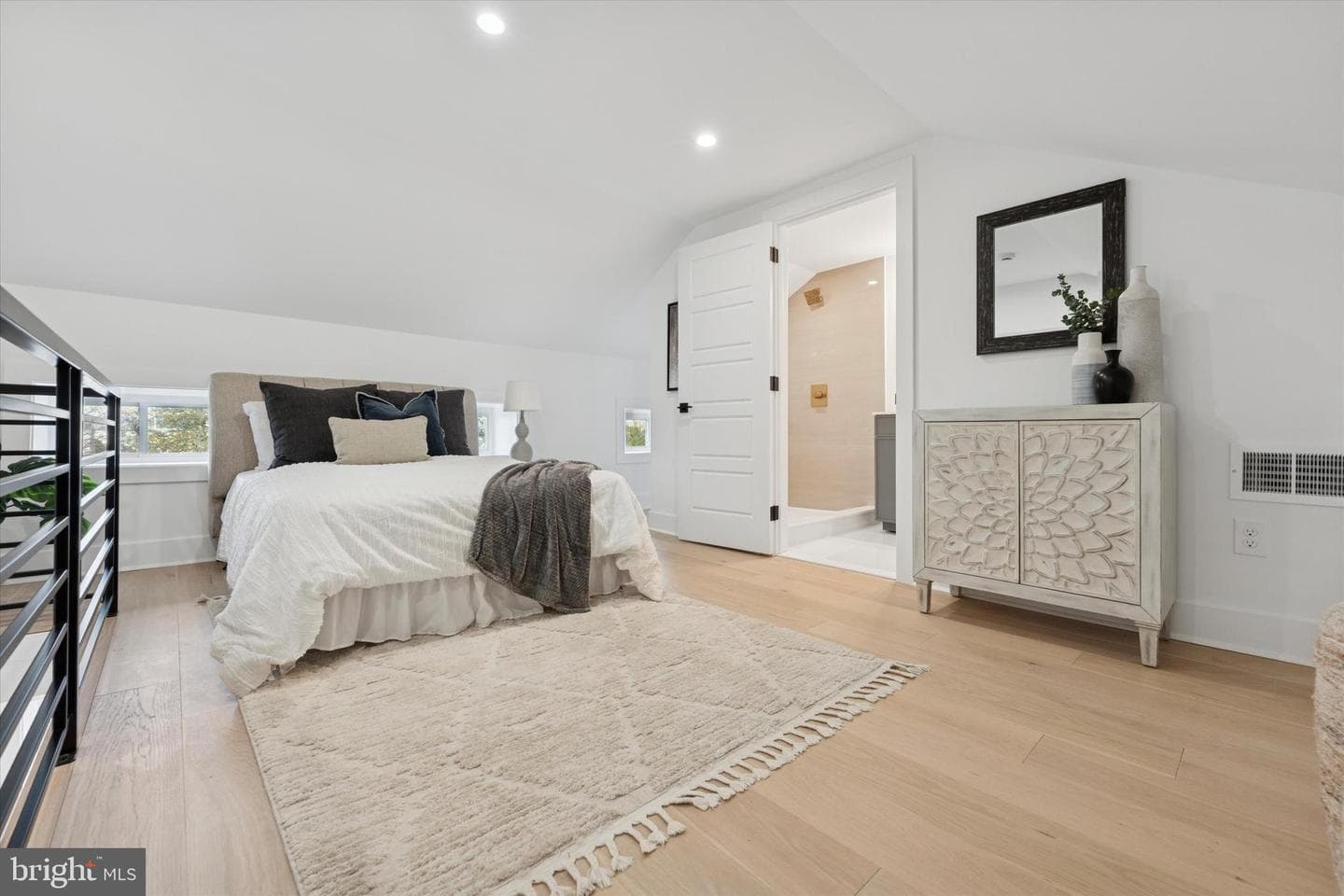 409 Martin Street photo 14