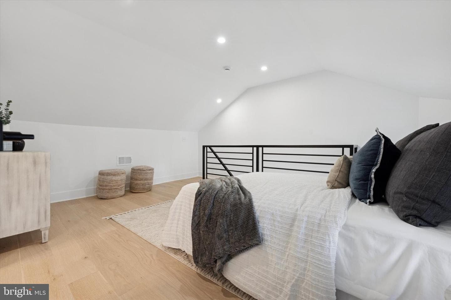 409 Martin Street photo 15