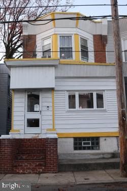 121 E Tulpehocken photo 1
