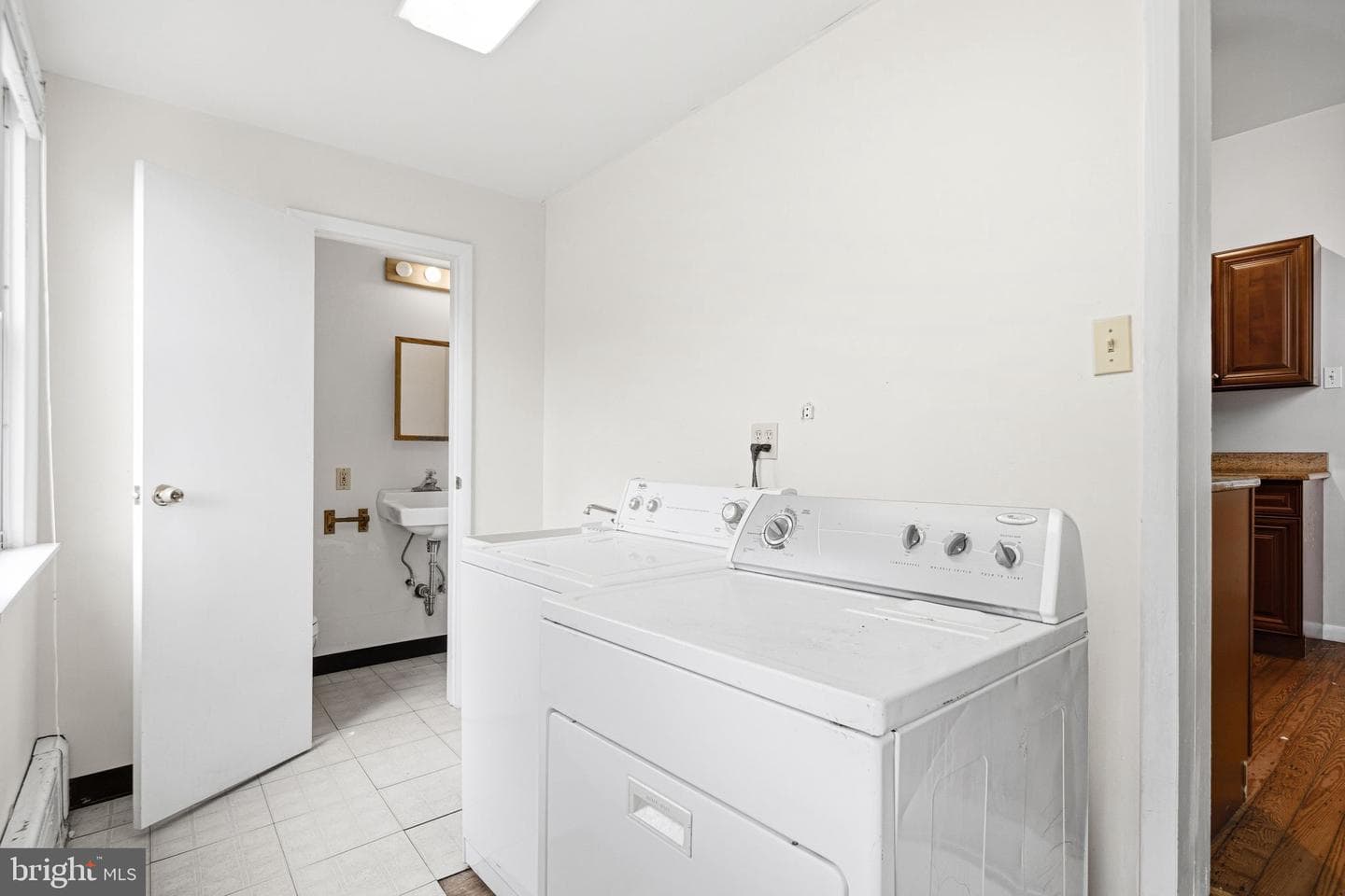 542 Martin Street photo 9