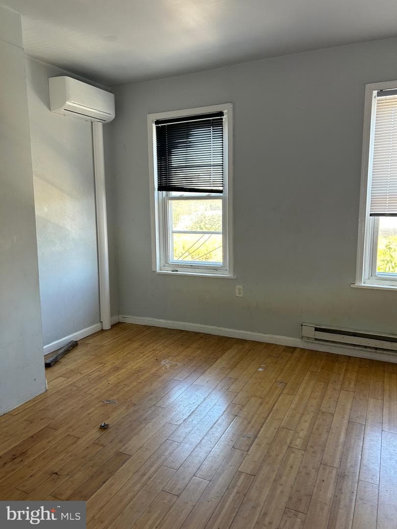 1850 E Madison Street photo 32