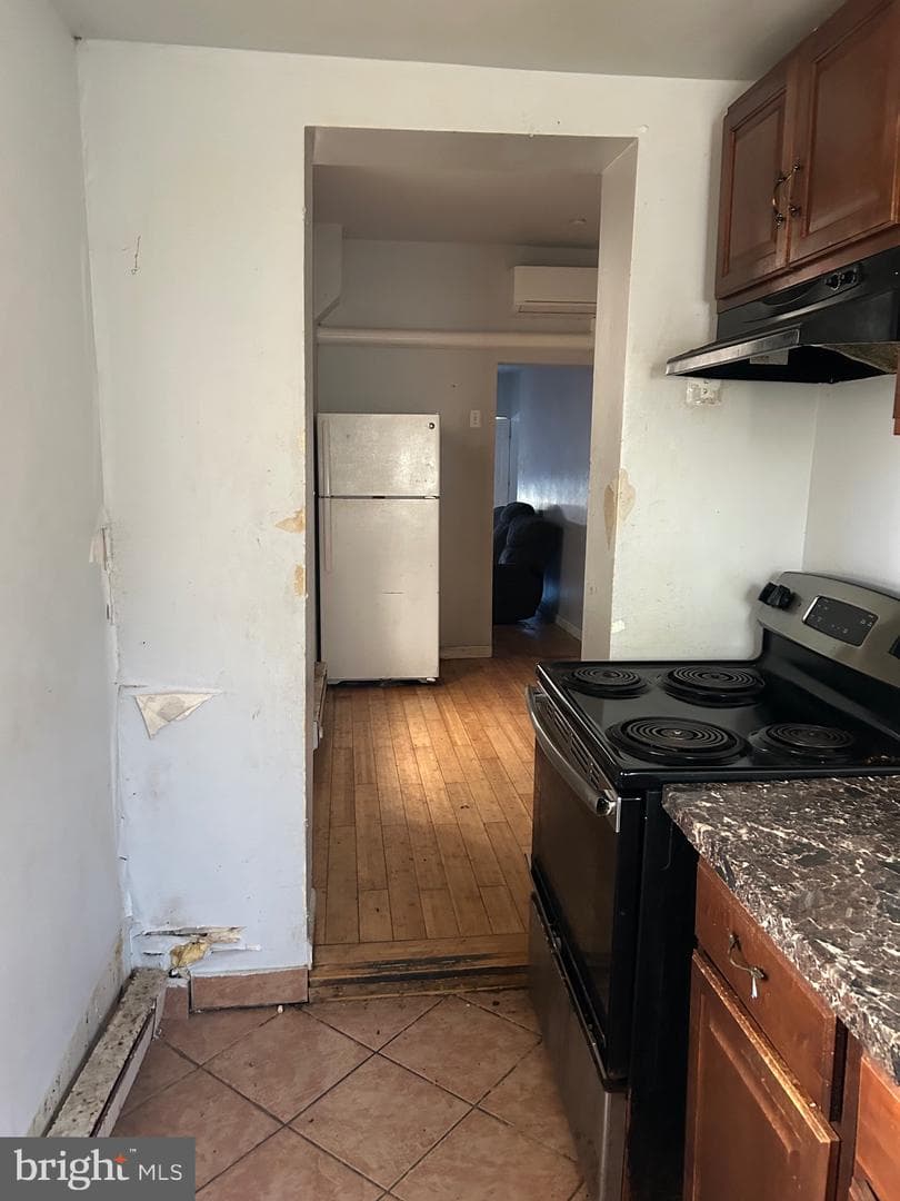 1850 E Madison Street photo 8