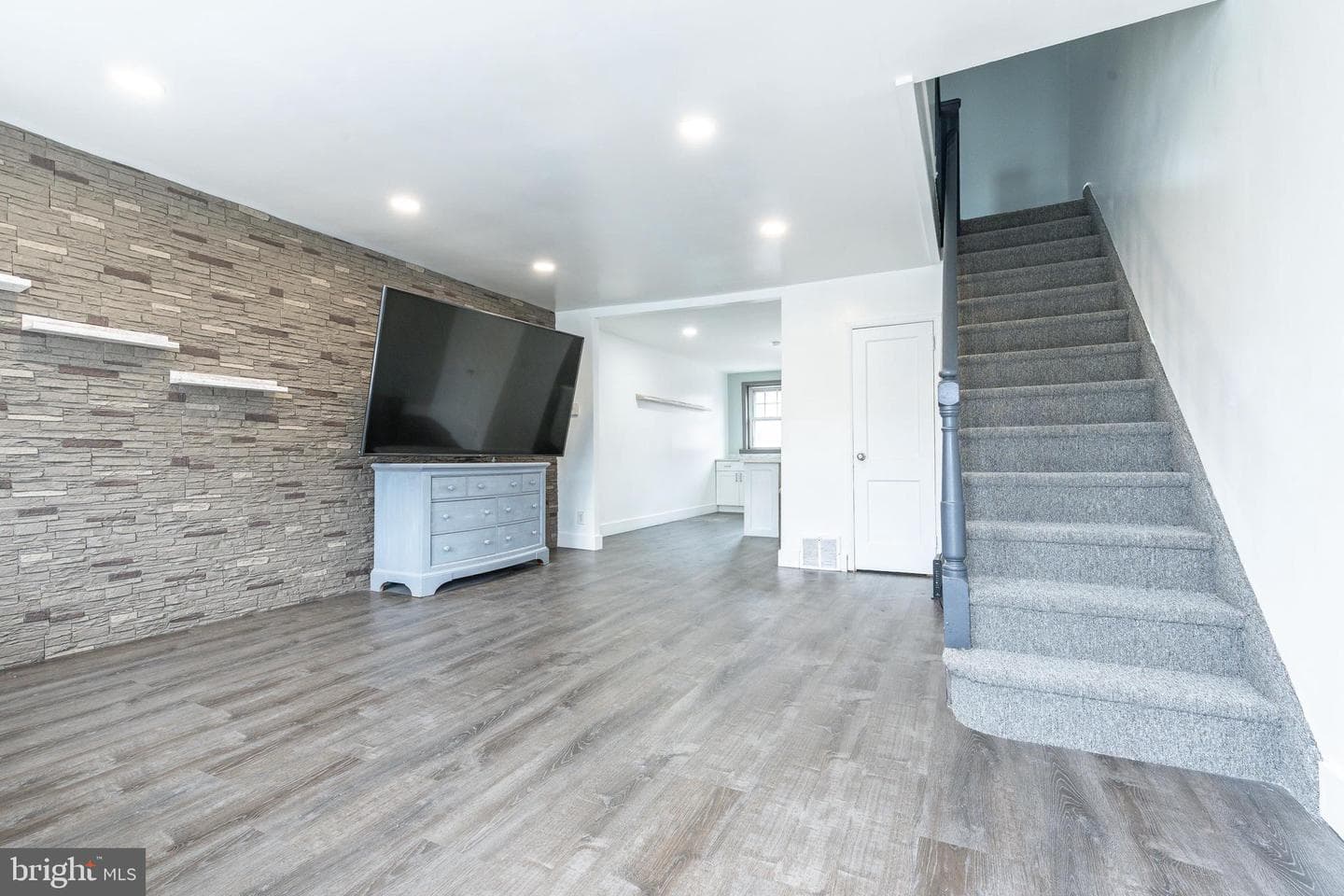 6606 Algard Street photo 3