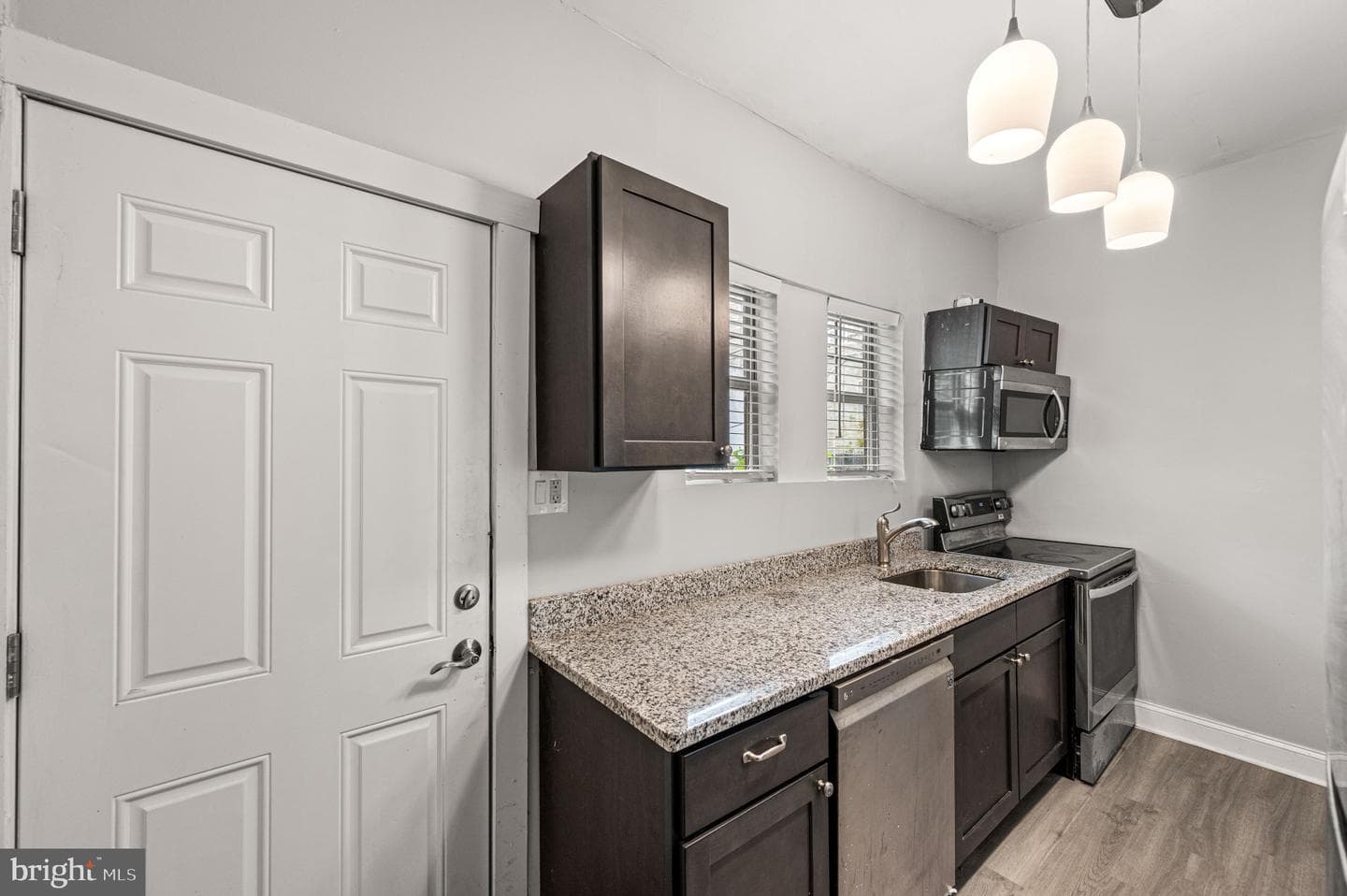 3103 N Croskey Street photo 11