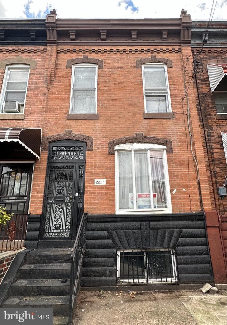 2236 Moore Street photo 1