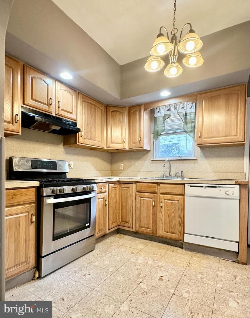 2236 Moore Street photo 8