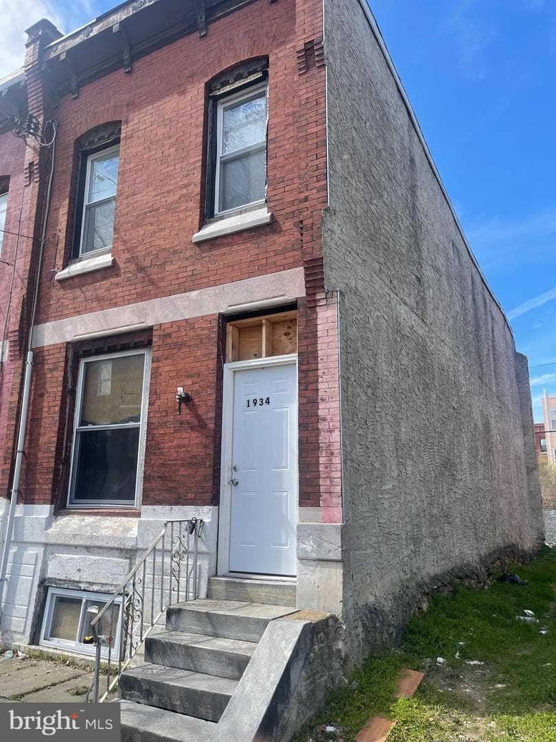 1934 N Croskey Street photo 17