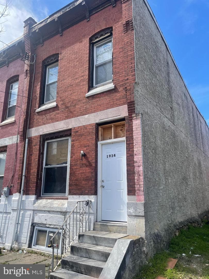 1934 N Croskey Street photo 26
