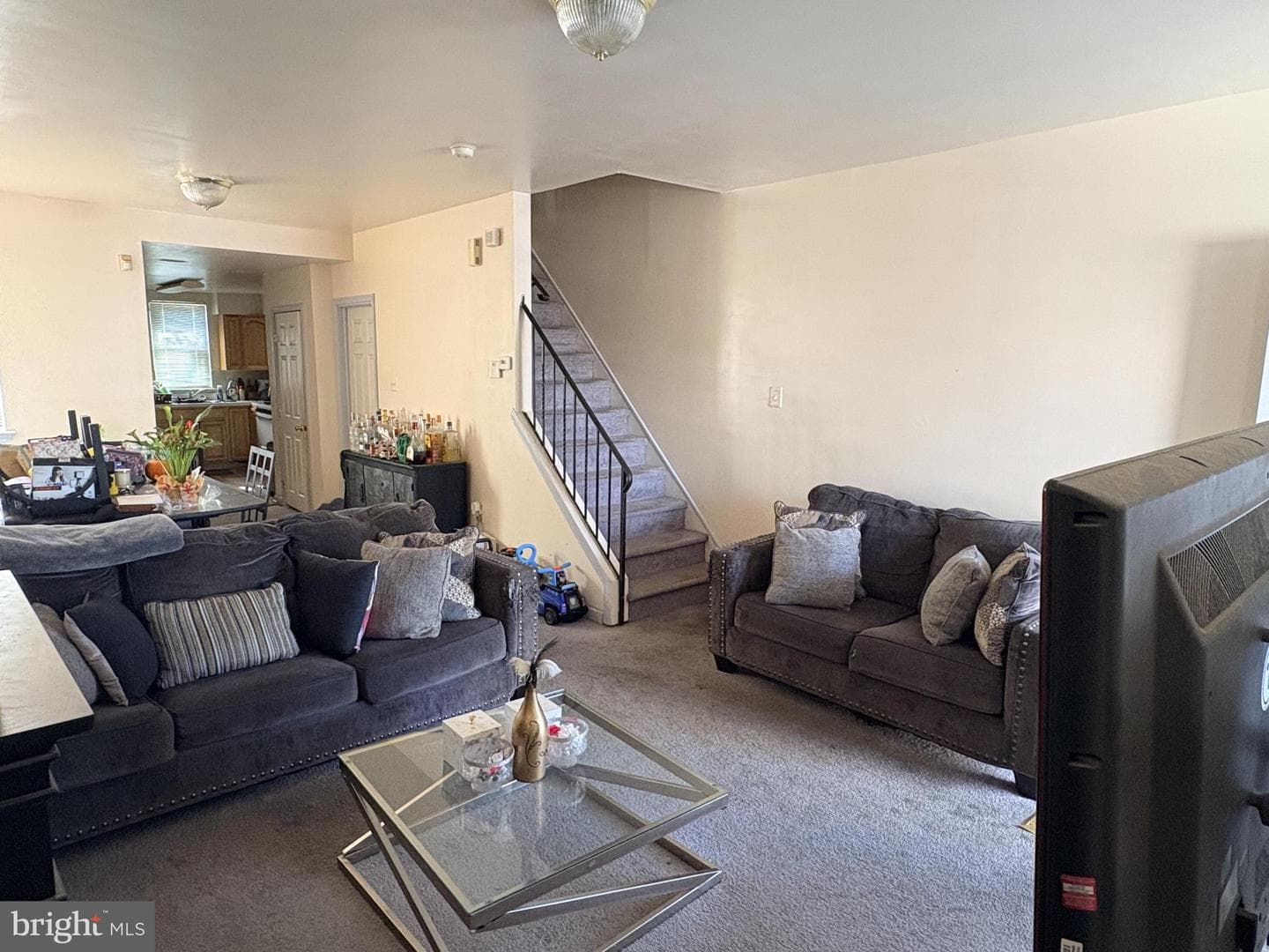 2446 W Huntingdon Street photo 3