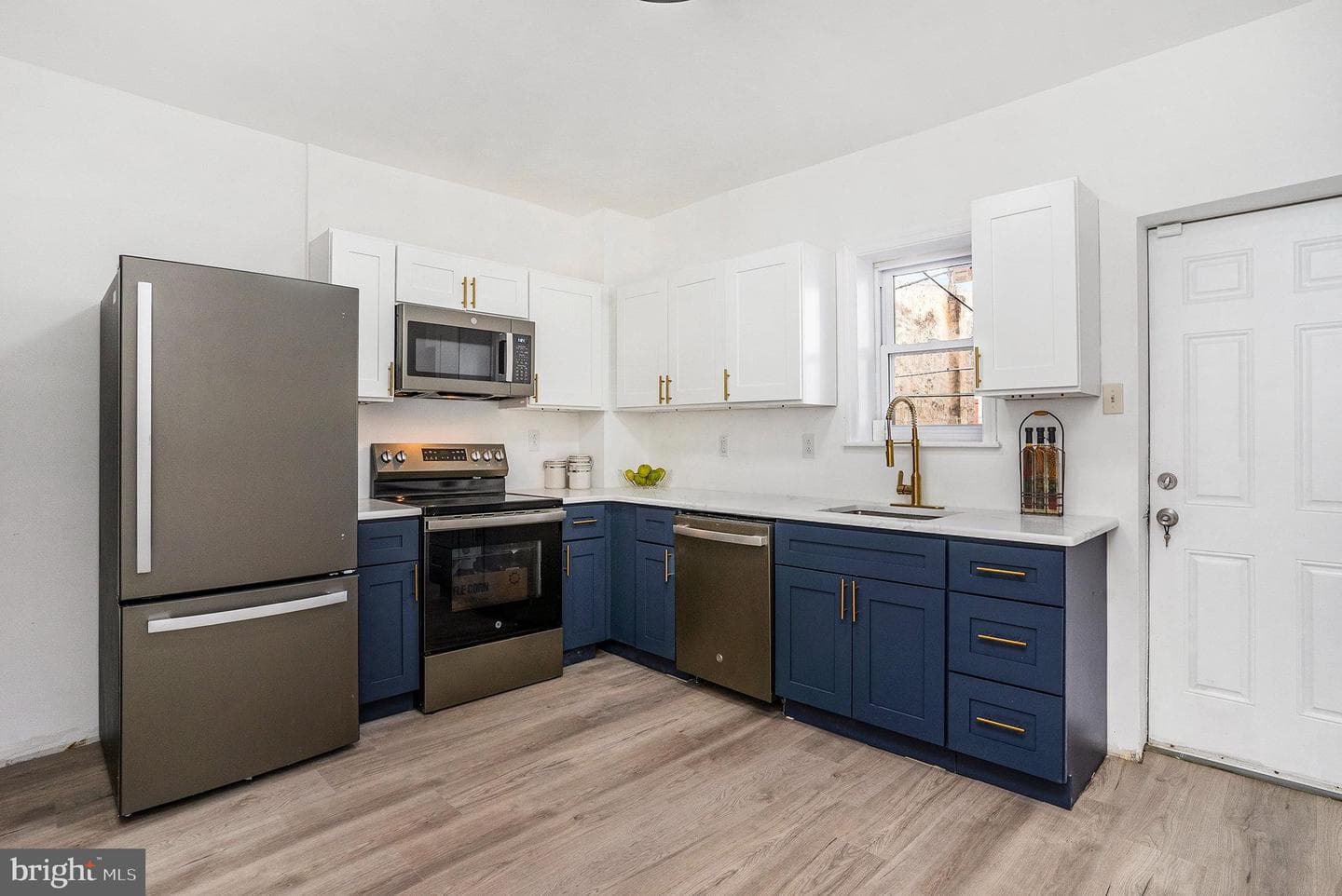 1260 N Newkirk Street photo 8