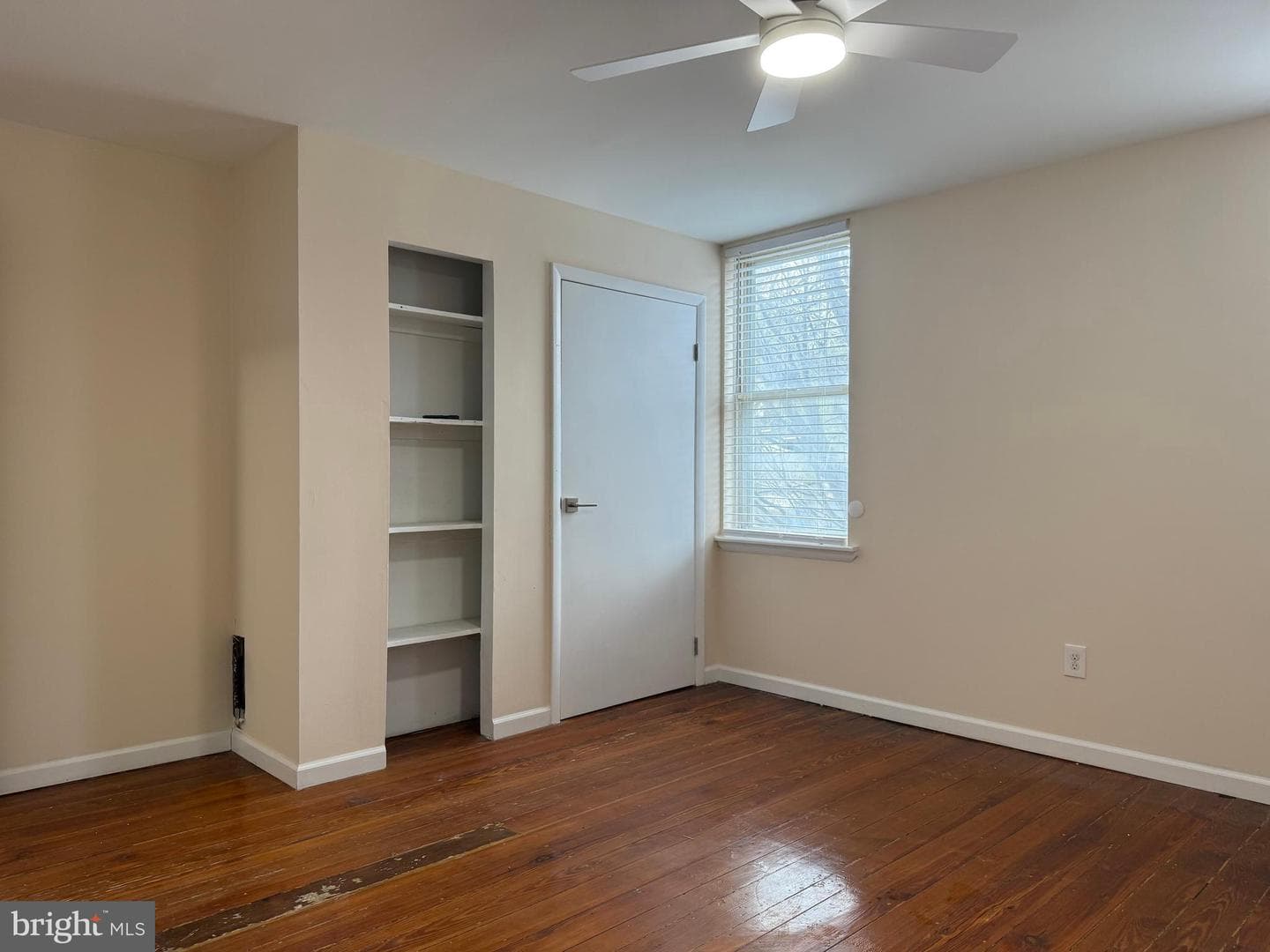 2729 E Cambria Street photo 15