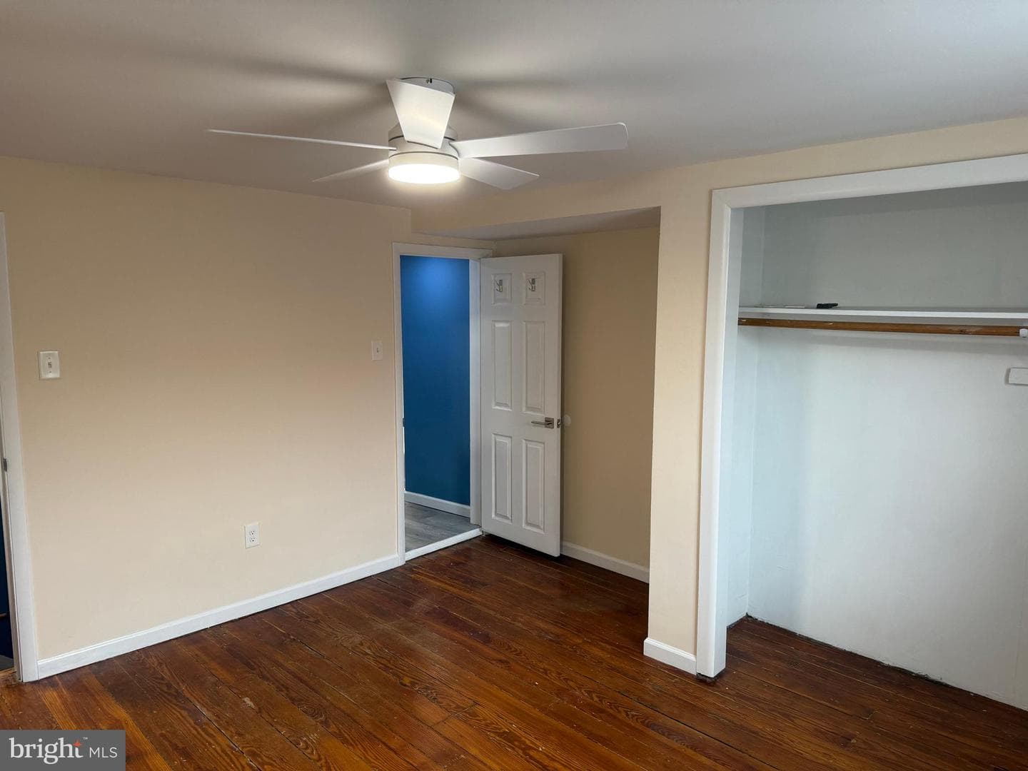 2729 E Cambria Street photo 23