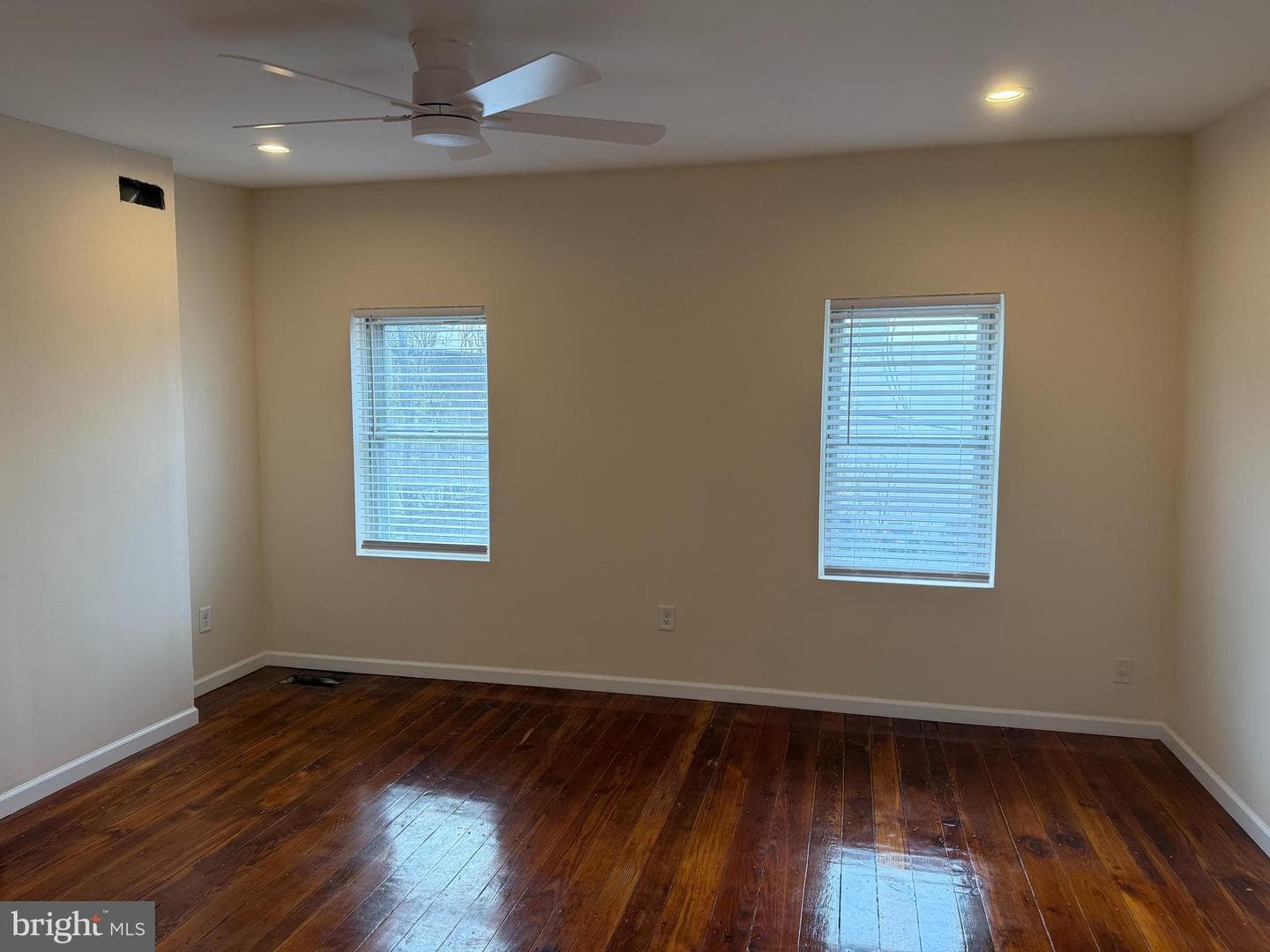 2729 E Cambria Street photo 27