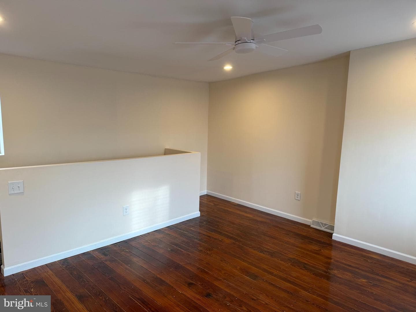2729 E Cambria Street photo 28