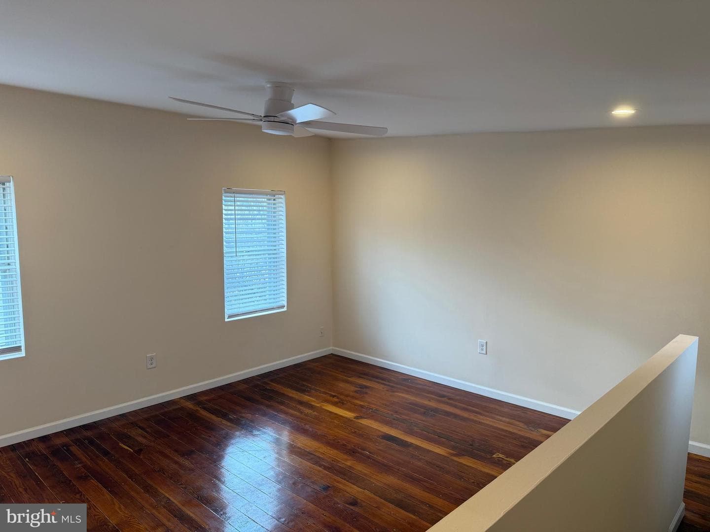2729 E Cambria Street photo 29