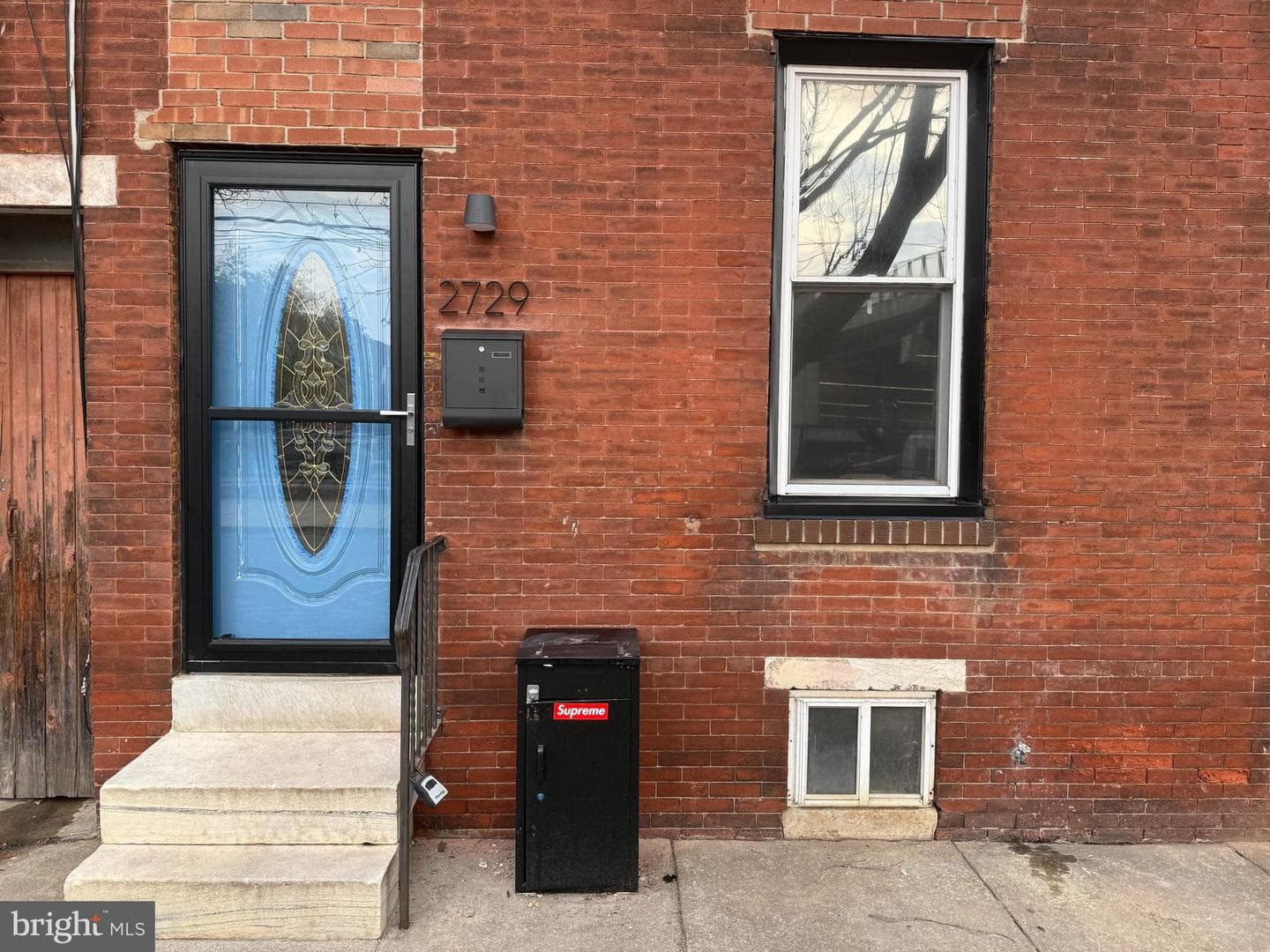 2729 E Cambria Street photo 3