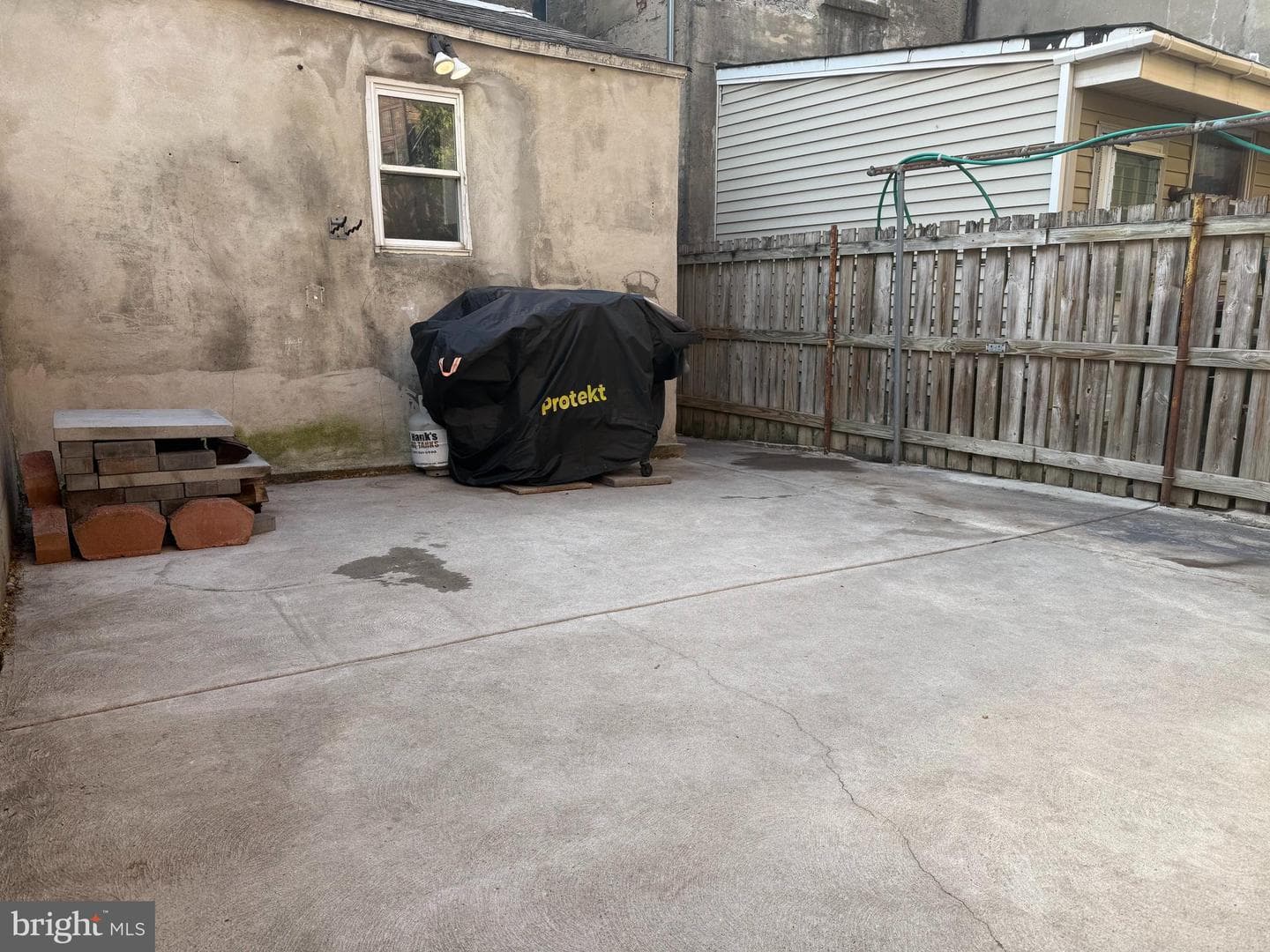 2729 E Cambria Street photo 34