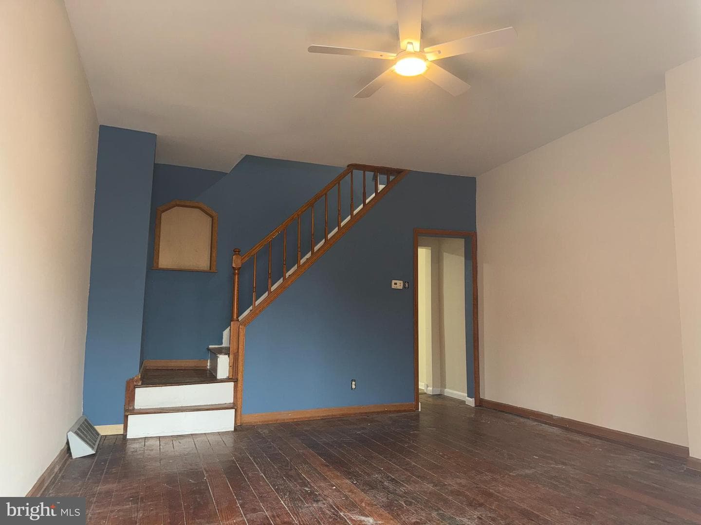 2729 E Cambria Street photo 4