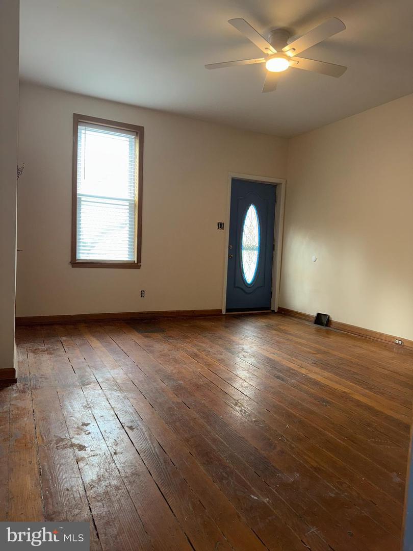 2729 E Cambria Street photo 6