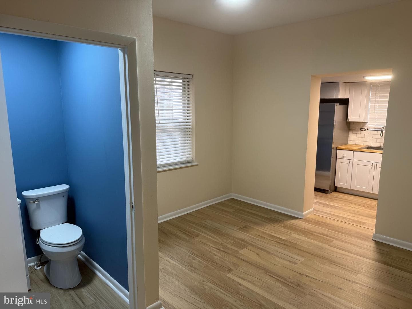 2729 E Cambria Street photo 7
